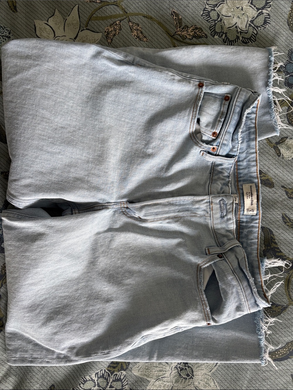 Abercrombie & Fitch Light Blue Cropped Ankle Jeans